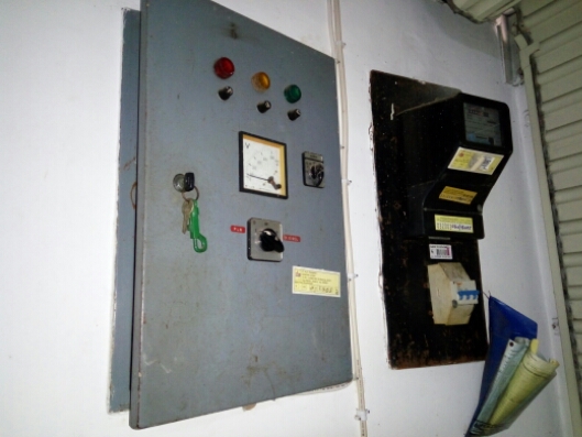 Gambar meteran listrik dan sekering---Foto ini milik saya sendiri lho